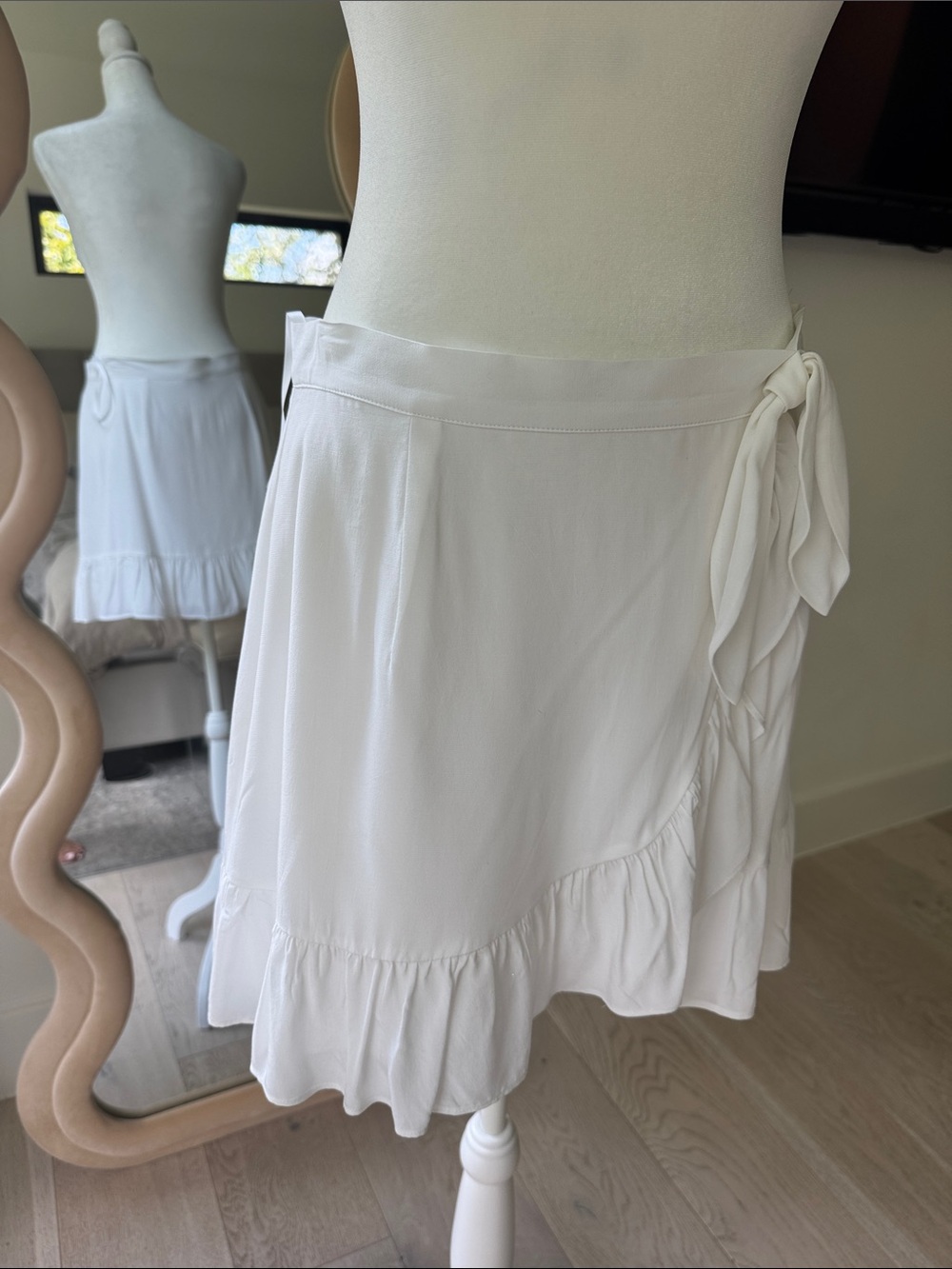 Gianni Bini White Wrap Ruffle Skirt